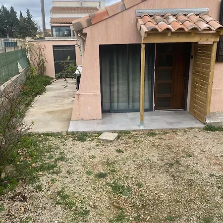 T2 Dans Villa A Sorgues Exterior photo
