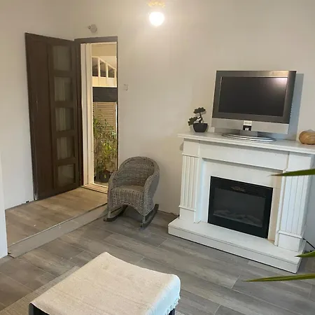 T2 Dans Villa A Sorgues Exterior photo